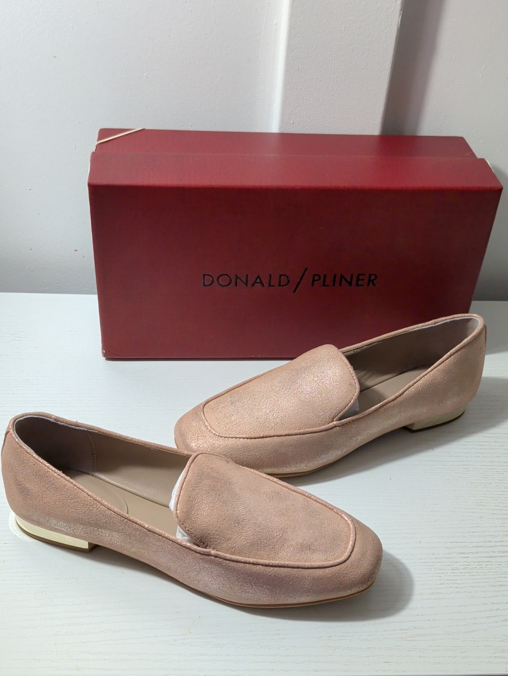 Donald Pliner NIB 7 R.Gold Metallic